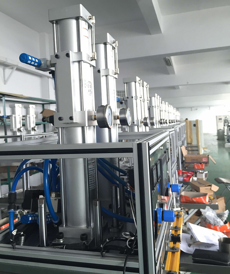 新能源電磁芯片熱壓整形現場